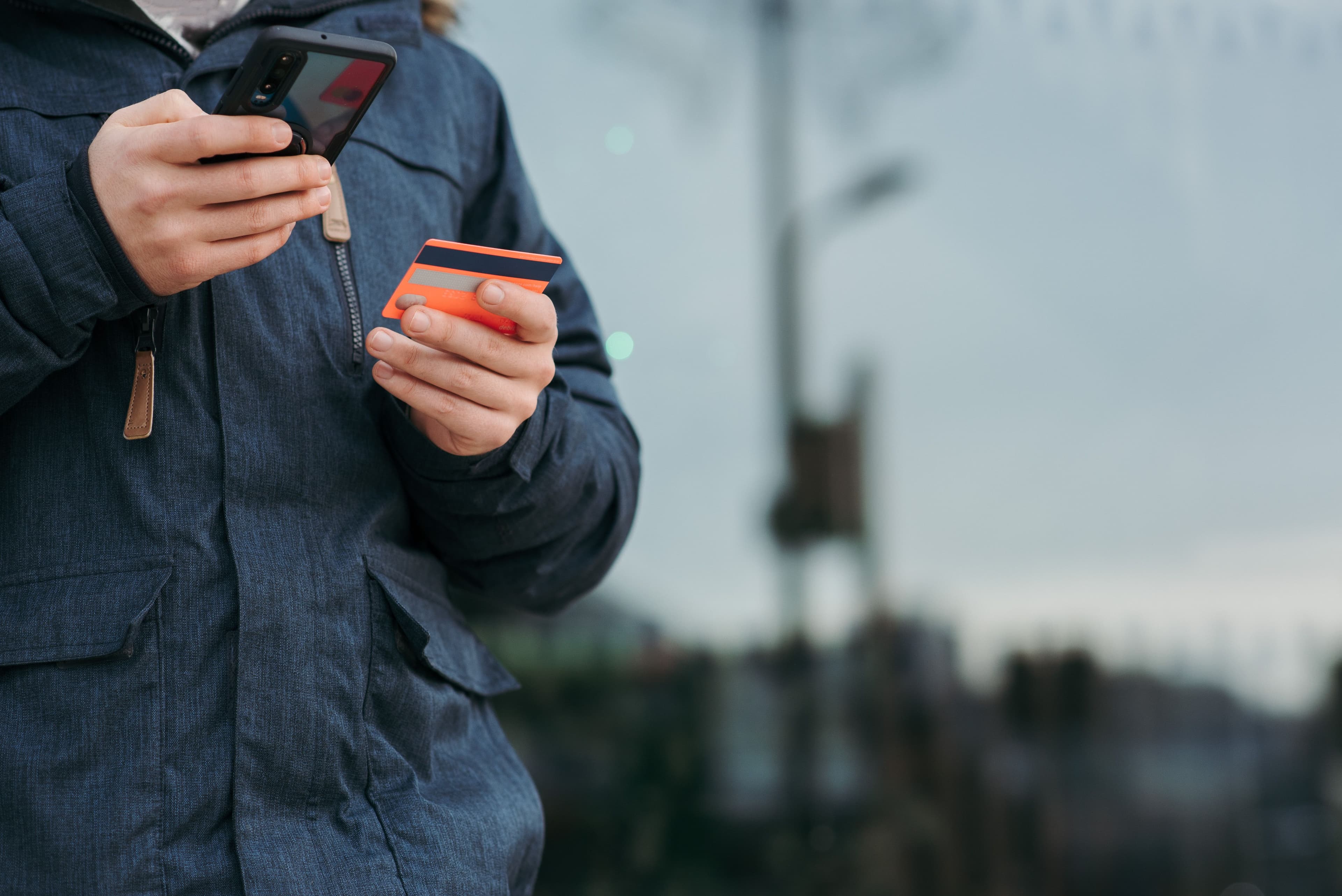 Travel eSIM vs International Roaming: What’s the difference?